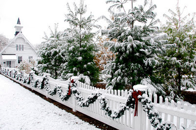 snow_white-christmas-house_picture_free_download snow_white-christmas-house_picture_free_download
