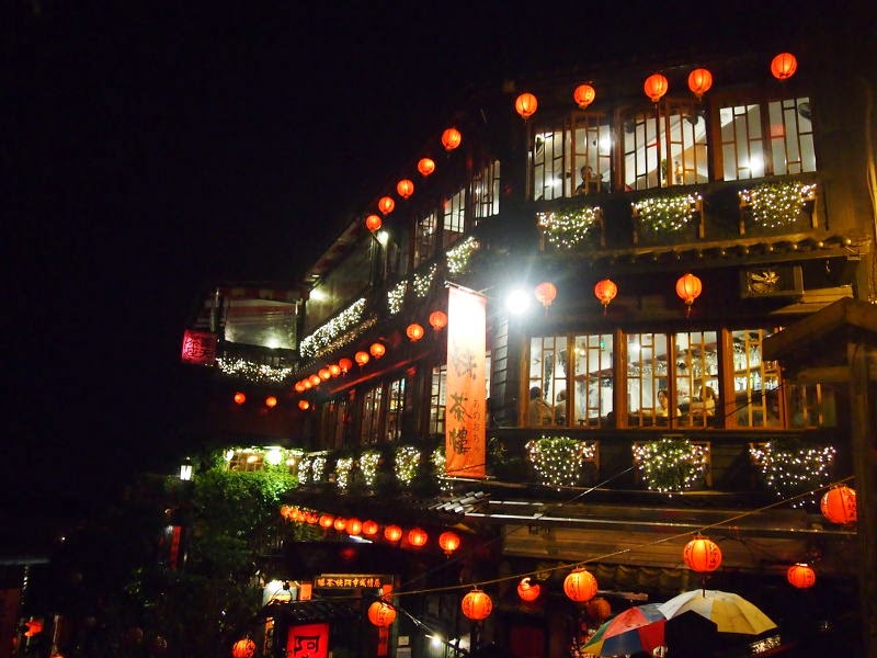 Jiufen Ah Mei Tea House Day and Night omnivoreadventure