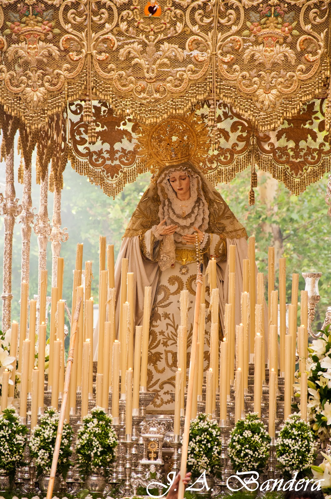 Las Fotografías de Bandera La Virgen de la Encarnación de Granada