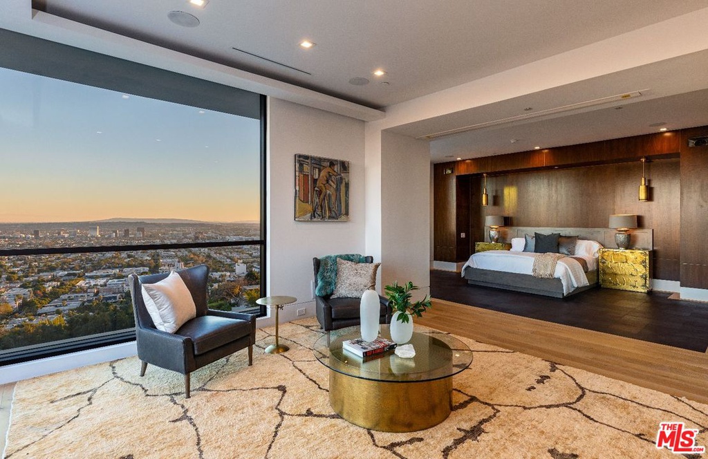 10,000 Square Foot Contemporary-Style Hilltop Mansion In Los Angeles ...