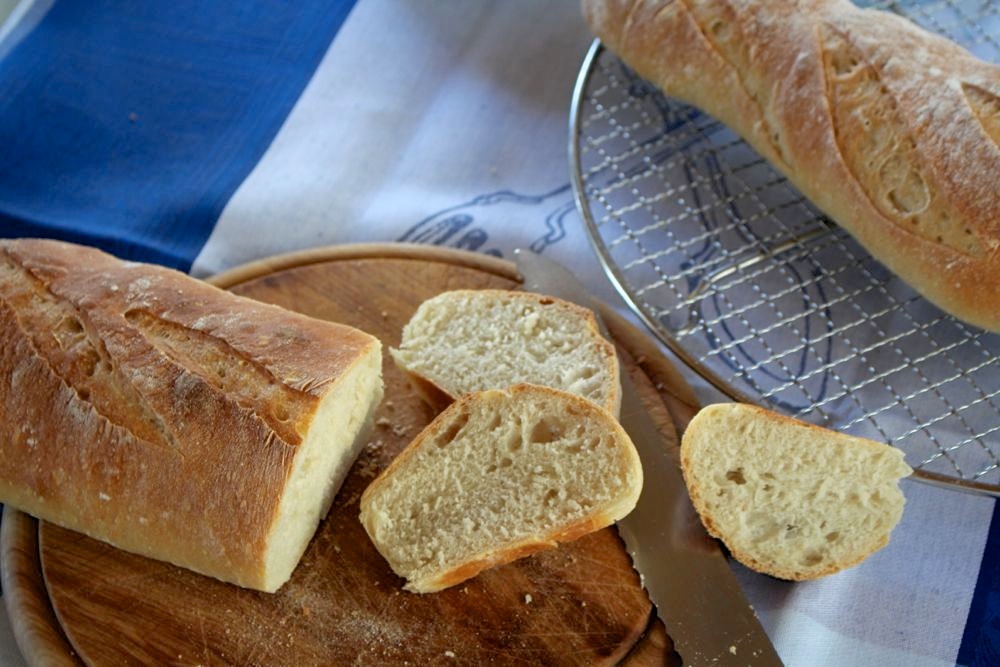 Sommerliches Rezept für eine kalte Gurkensuppe mit Joghurt und das ...