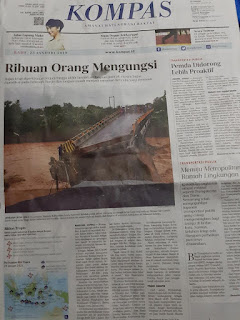 Kompas (23/1/2019) memperlihatkan Jembatan di Desa Moncongloe, Manuju, putus akibat luapan air dari Bendungan