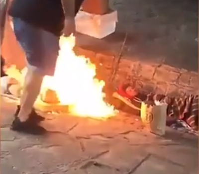 En Argentina dos hombres prenden fuego a indigentes
