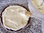 Tort krem a la krem preparare reteta - intindem crema pe blatul taiat