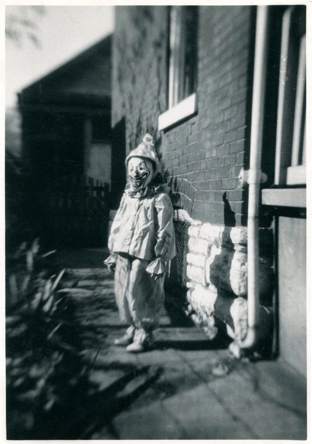 42 Vintage Snapshots of Freaky Halloween Costumes That Give You a