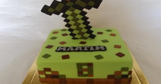 Bolo de Pasta de Chocolate: Bolo Minecraft quadrado com espada cravada de  Pasta de Chocolate