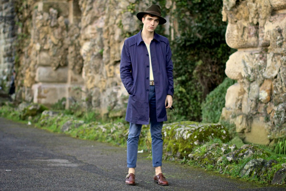 BLOG-MODE-HOMME_THE-KOOPLES-Coat_UNIQLO-Sweater_ASOS-CHINO_CELINE-Shoes_FEDORA-Hat_Oliver-Peoples-Sunglasses_PARIS-MENSFASHION