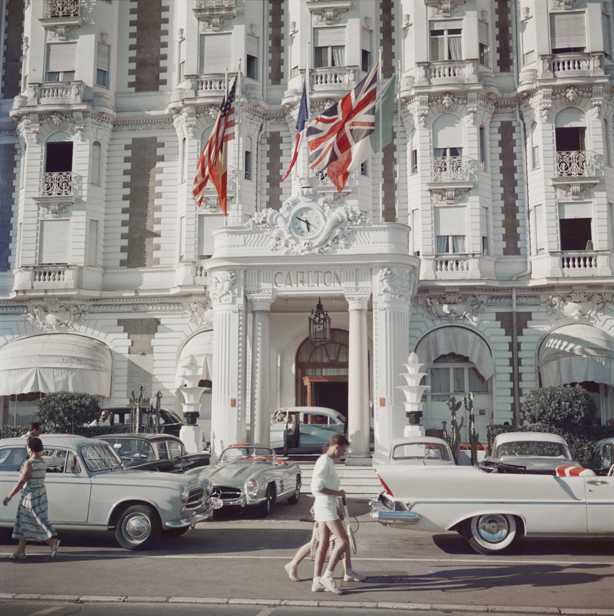 Retro Vintage Mod Style: The Carlton Cannes by Slim Aarons