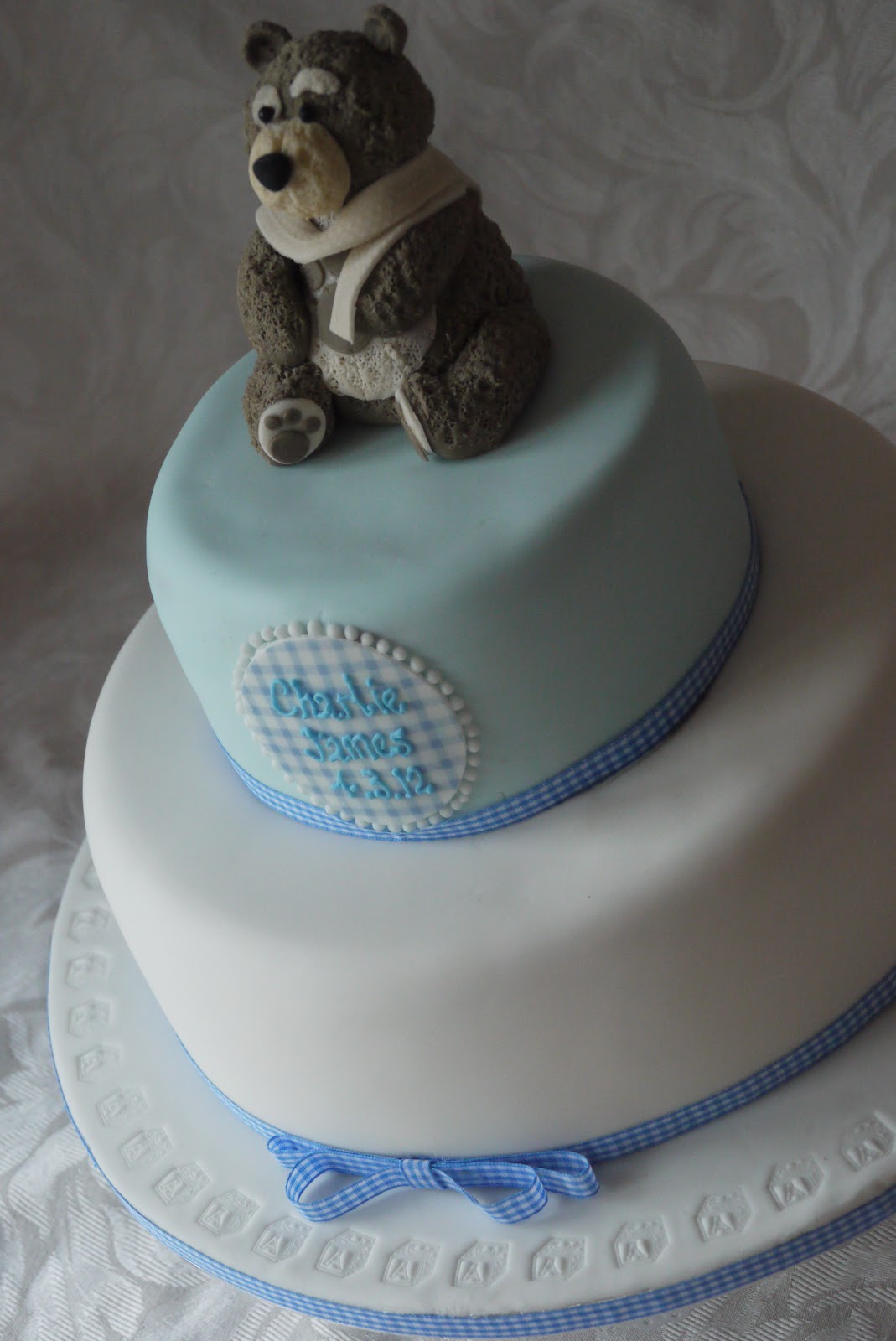 Scrummy Mummy's Cakes: Little Charley Bear christening cake