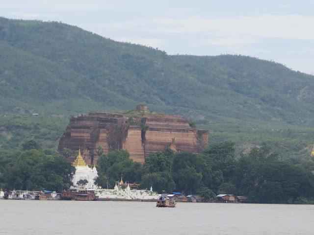 Estupa inacabada de Mingun