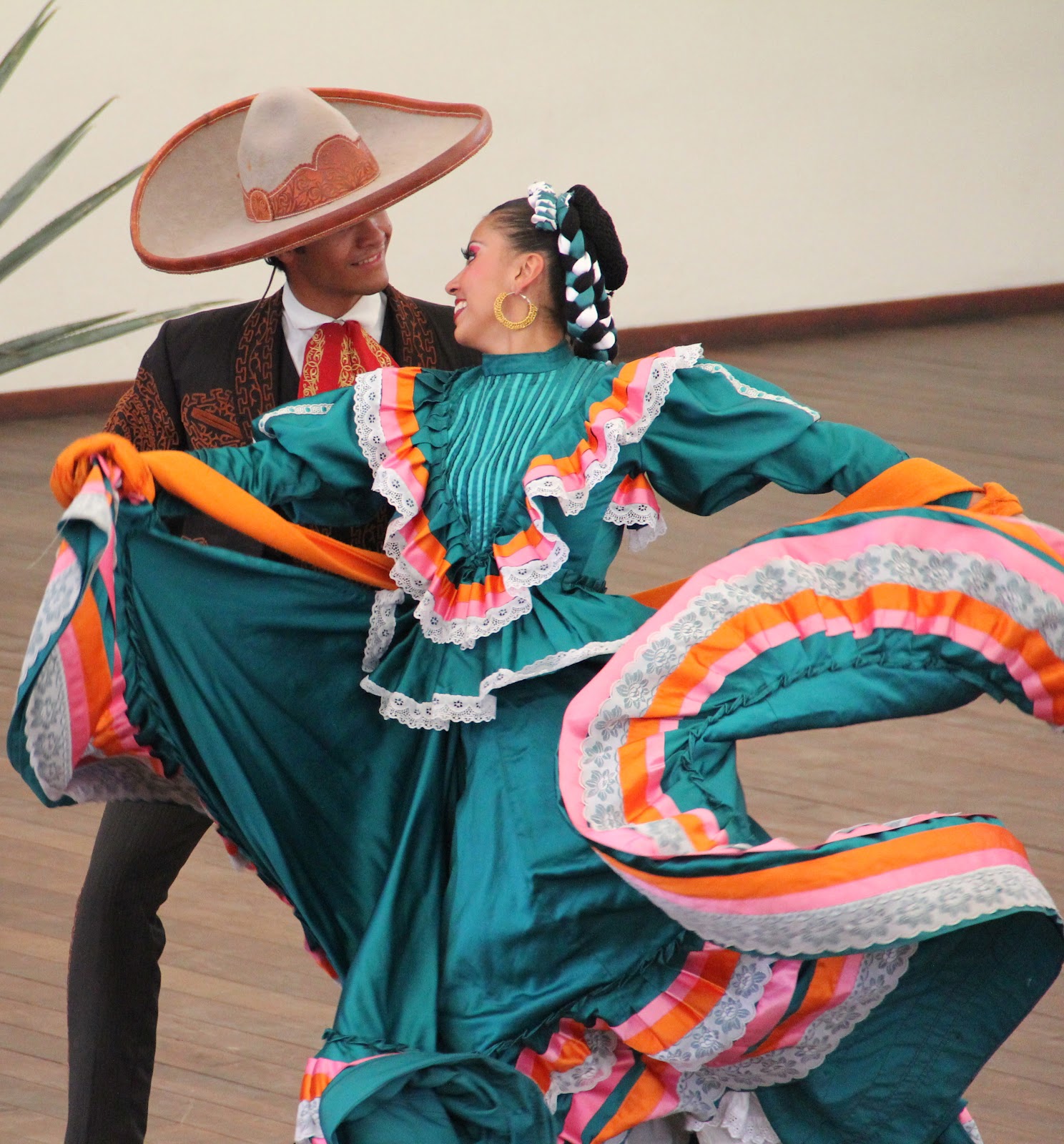 Jarabe Tapatío | H.Roose | Mexican outfit, Mexican costume, Folklorico  dresses