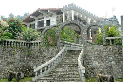 Viaja al Castillo - Museo Bastión Andino "La fortaleza Europea en Un bosque de Ecuador"