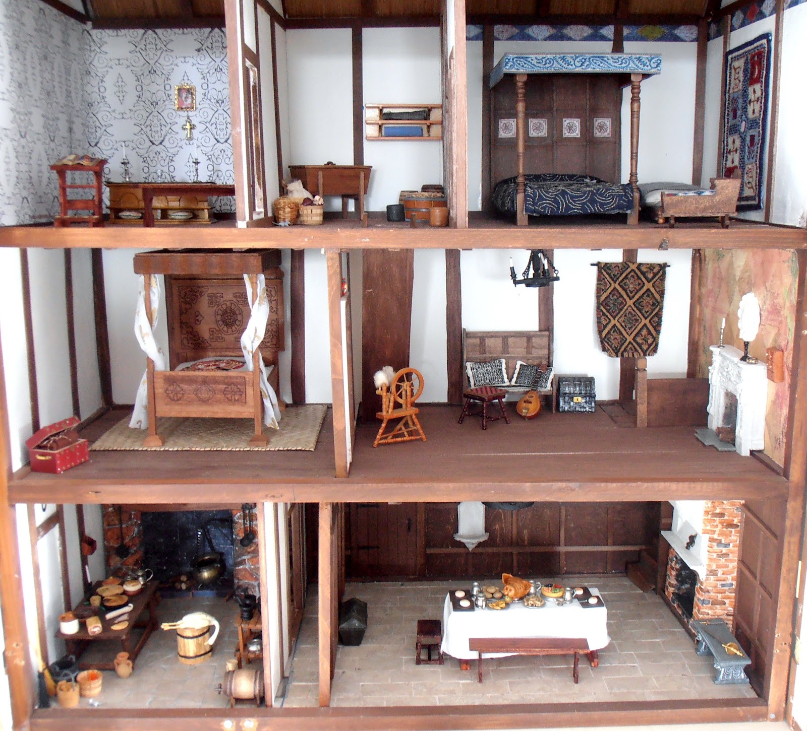 dolls houses and minis Tudor Dolls House More on the Interior