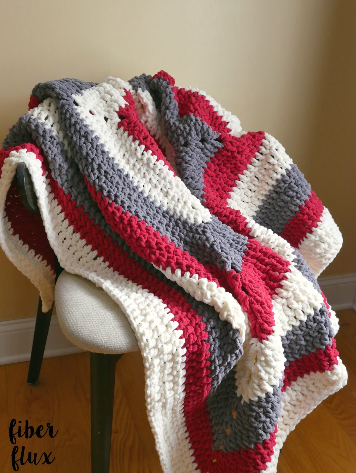 fiber-flux-free-crochet-pattern-snow-berries-throw