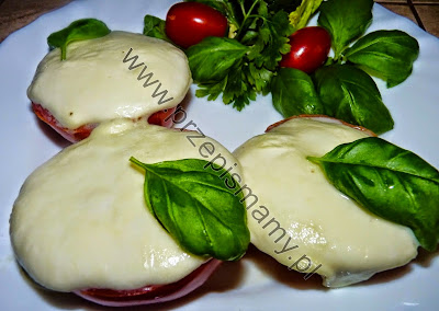 Pomidory zapiekane z serem mozzarella