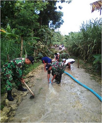 ANGGOTA KORAMIL JENAR KARYA BHAKTI PEMBERSIHAN PASCA BANJIR BANDANG DI DUKUH TERSO ANGGOTA KORAMIL JENAR KARYA BHAKTI PEMBERSIHAN PASCA BANJIR BANDANG DI DUKUH TERSO