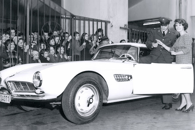 Fotografías de Elvis Presley con sus coches
