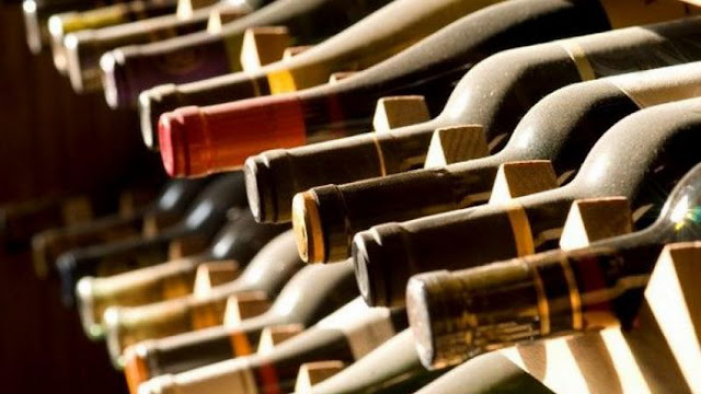 Ισοδύναμα, φόρος στο κρασί και το «υπό προστασία» λαθρεμπόριο οινοπνεύματος