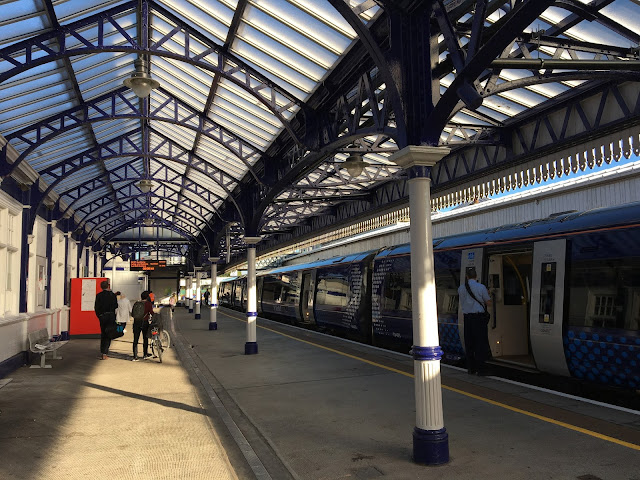 Glasgow To Stirling: Station And Around