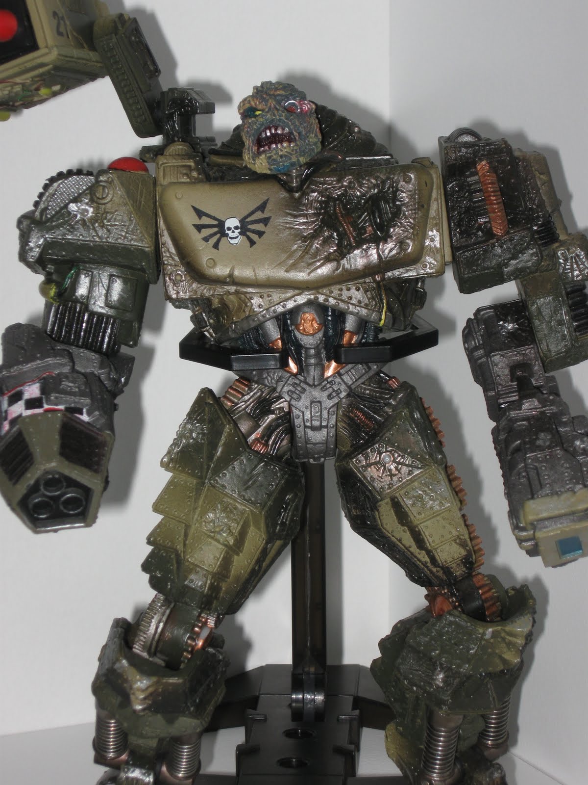 The Toyseum ReSaurus Quake II Alien Strogg TANK