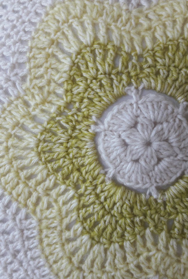 Crochet pillow: Bursting Bloom Pillow | Happy in Red