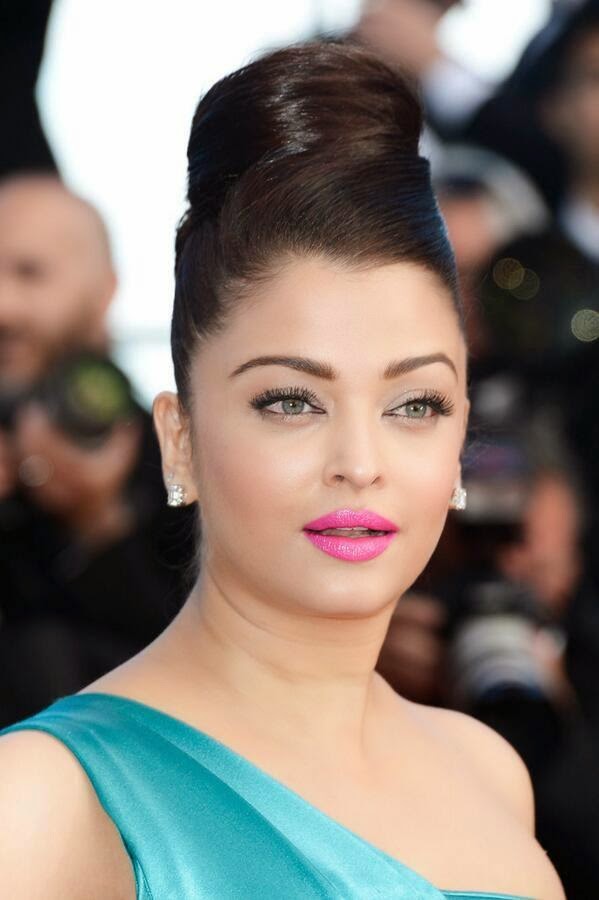 Coogled Actress Aishwarya Rai Bachan Hd Wallpapers-8279