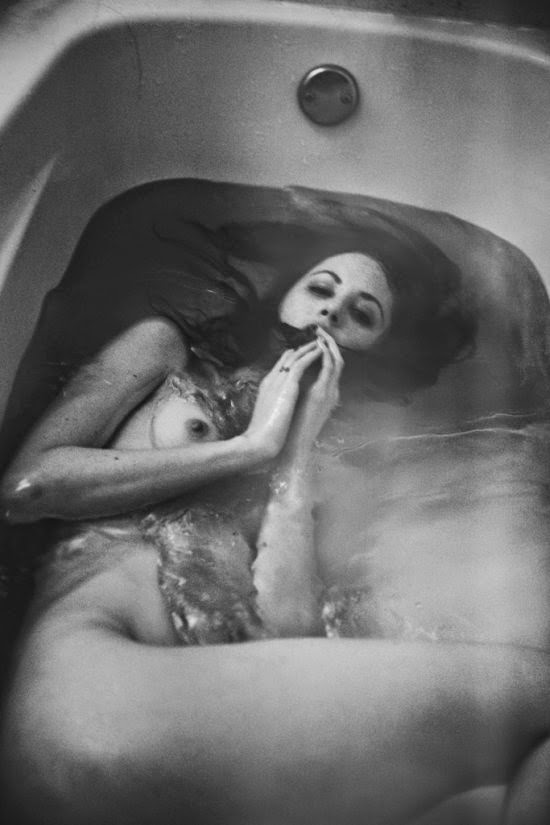 Faith Picozzi modelo ruiva fotografia artística nudez preto e branco sensual nua