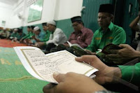 Do’a, Bacaan Al-Qur’an, Shadaqoh & Tahlil untuk Orang Mati