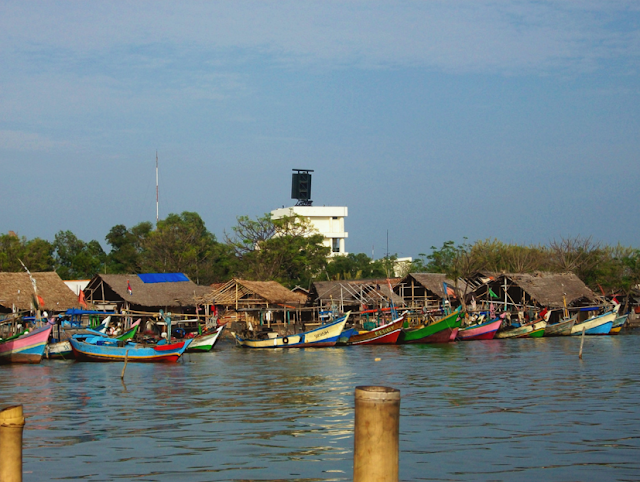 Pantai di Banten Banten adalah salah satu provinsi yang mempunyai perkembangan lumayan pesat Pantai di Banten