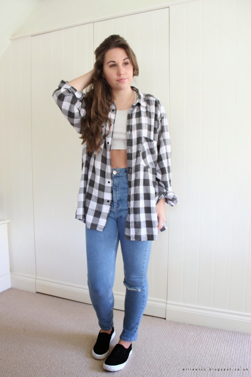 ASOS, crop top, jeans, Mom jeans, monochrome, New Look, OOTD, outfit, ripped knee, slip on trainers, sunglasses, topshop, vintage, fashion, style, 