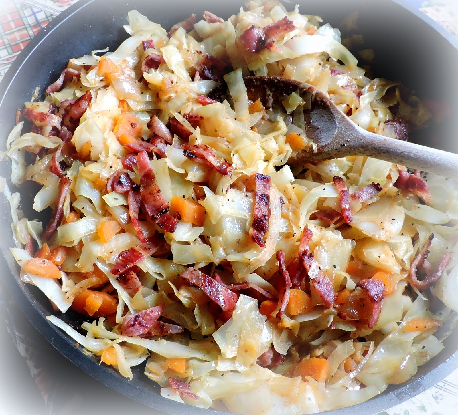 Салат с жареной капустой