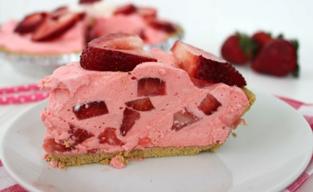 Quick & Easy Strawberry Pie #easyrecipe #dessertideas