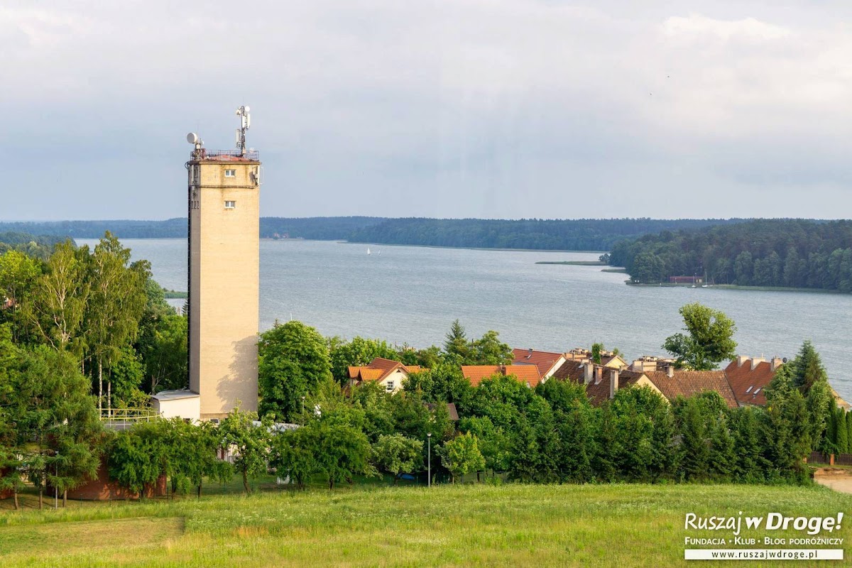 Mikołajki wieża ciśnień i Jezioro Mikołajskie widok z wieży kościoła