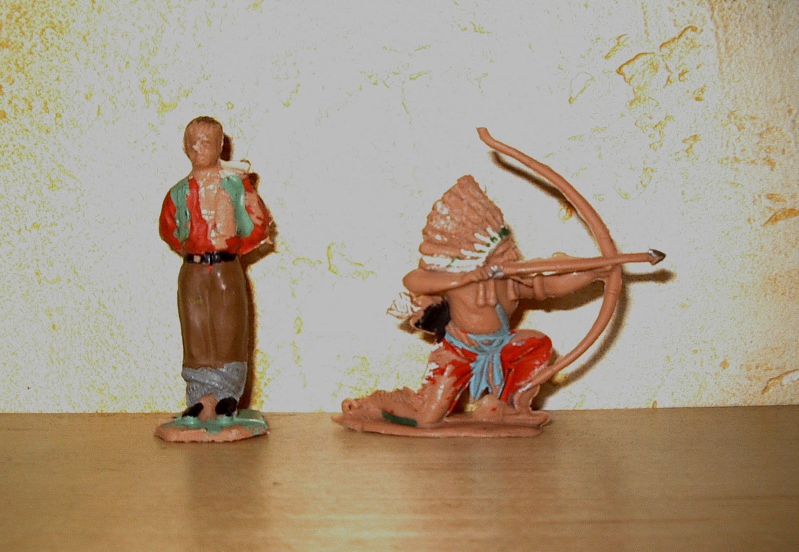 DURSO & divers : ensemble de 12 figurines de Cow-boy et d'In