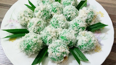 Kue klepon pandan