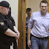 Estero. Mosca: condanna a 3 anni e mezzo per il blogger Navalny