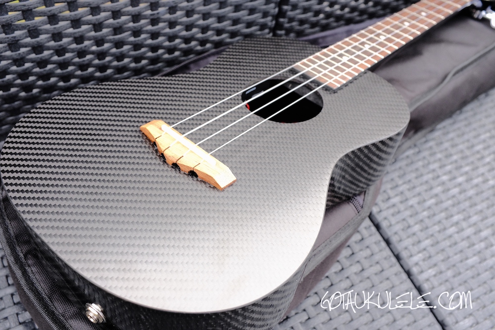 GOT A UKULELE - Ukulele reviews and beginners Klos Guitars Carbon Fiber Tenor - REVIEW