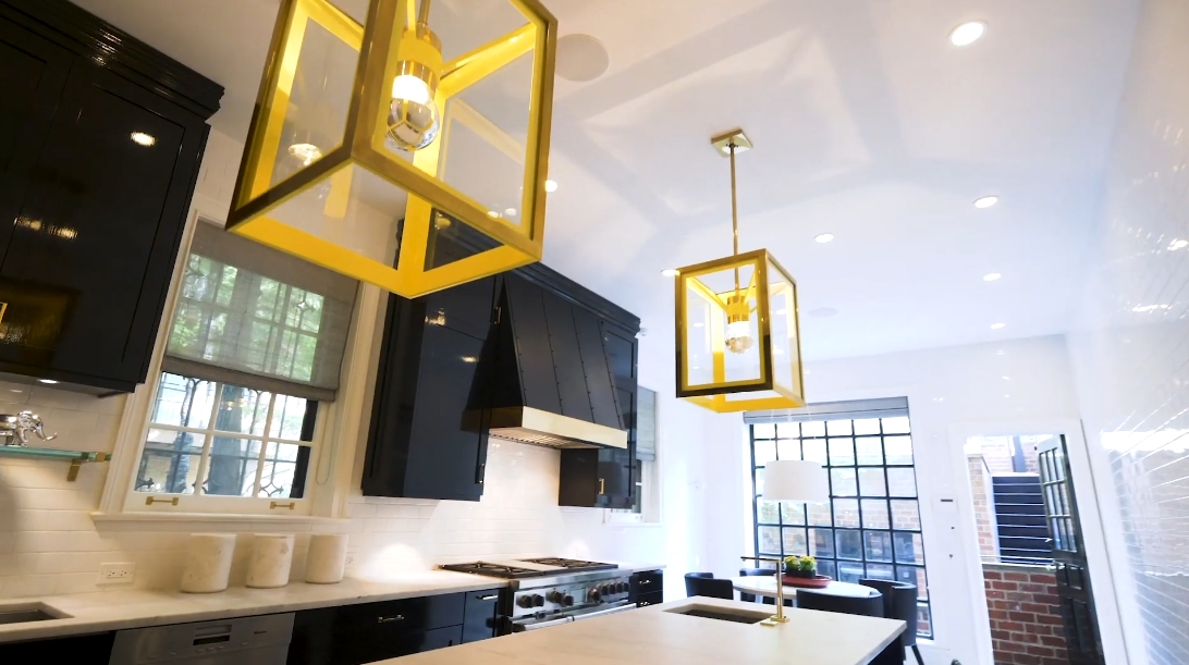 19 Photos vs. 23 E Scott St, Chicago Interior Design Luxury Home Tour