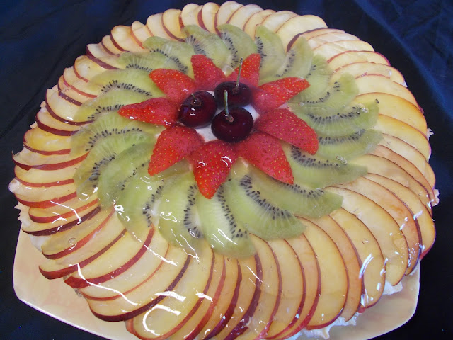Tarta cu crema de branza si fructe