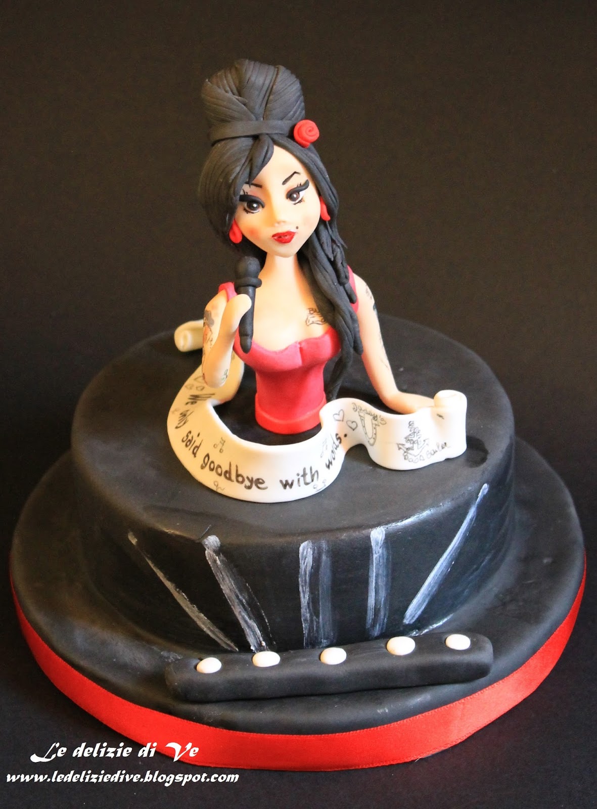 Le Delizie di Ve AMY WINEHOUSE CAKE