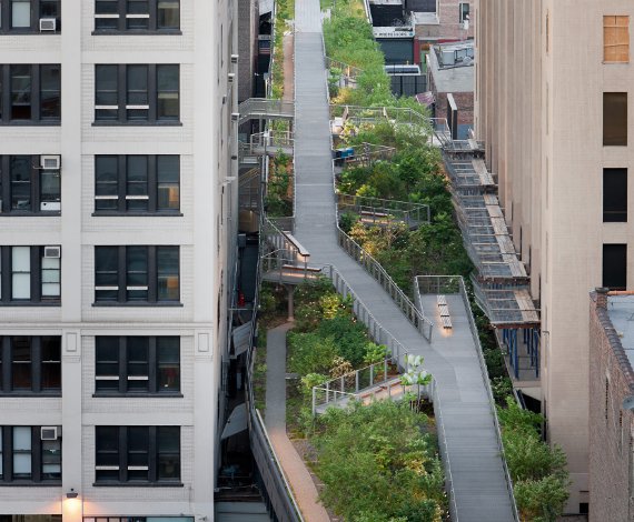 La foto olvidada de ayer: Nueva York inaugura un "jardín en el cielo"