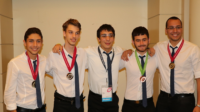 Estudiantes israelíes ganaron diez medallas en las olimpiadas de matemática y física Estudiantes israelíes ganaron diez medallas en las olimpiadas de matemática y física