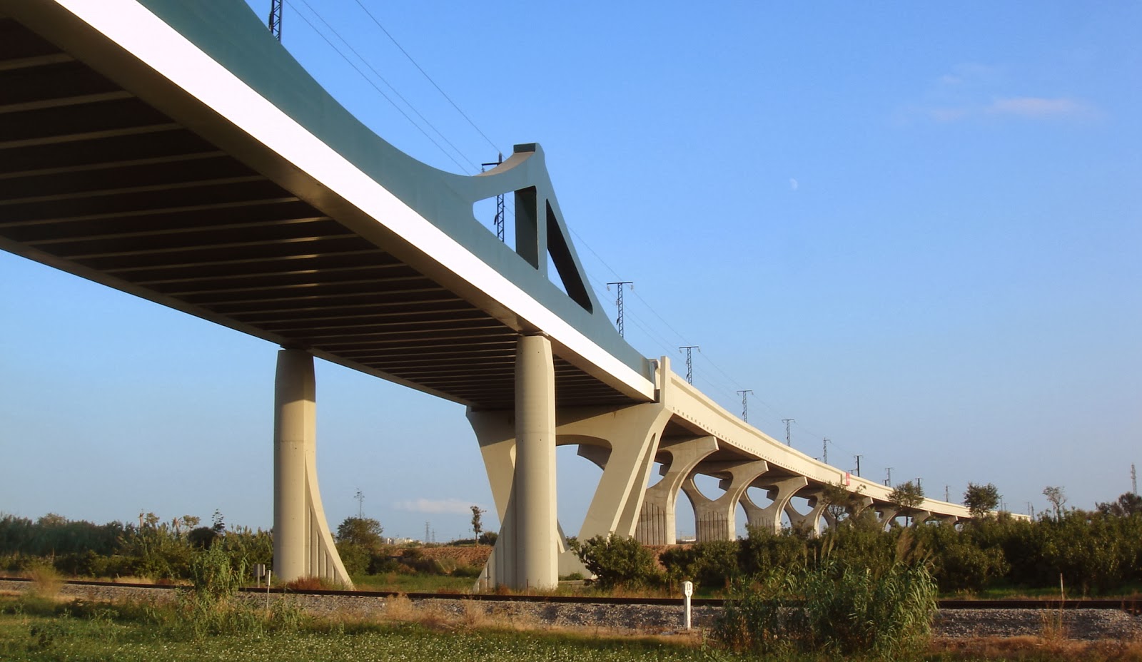 マッシブなプロダクトデザイン その2 Sant Boi 鉄道橋 スパン35メートルからのデザイン・ブログ