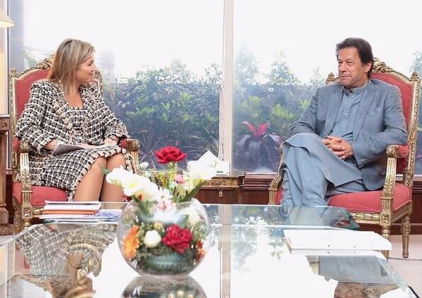 Queen Maxima wore a cotton and wool blend tweed dress and jacket by Oscar de la Renta. Prime Minister Imran Khan