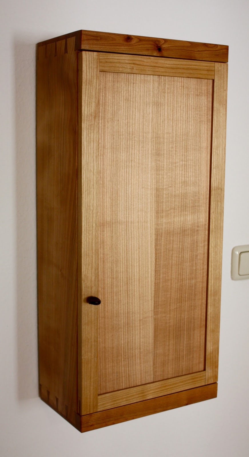 Johannes Glaeser: Kleiner Wandschrank