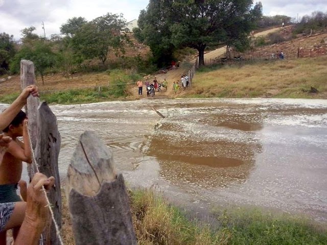 Rio Capibaribe coloca enchente no município de Jataúba