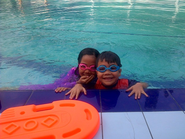 kursus renang di amaraish swimming school kolam hotel bumi wiyata margonda depok nurul sufitri travel lifestyle blogger review