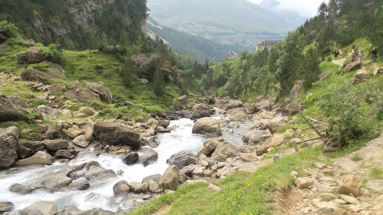 VIAGGIARE SEMPRE FRANCIA OCCITANIA ALTI PIRENEI LE CIRQUE DU GAVERNIE