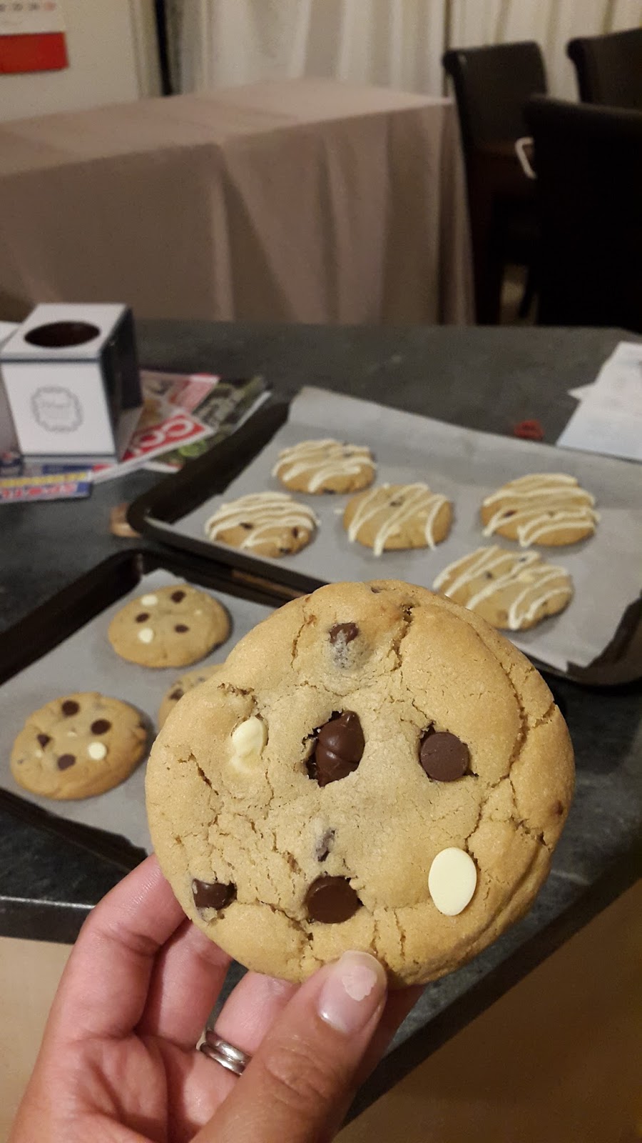 BAKING TRAY \________/ Cafe style cookies