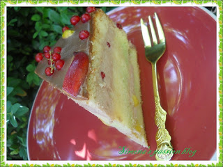 Tort cu nectarine si coacaze rosii